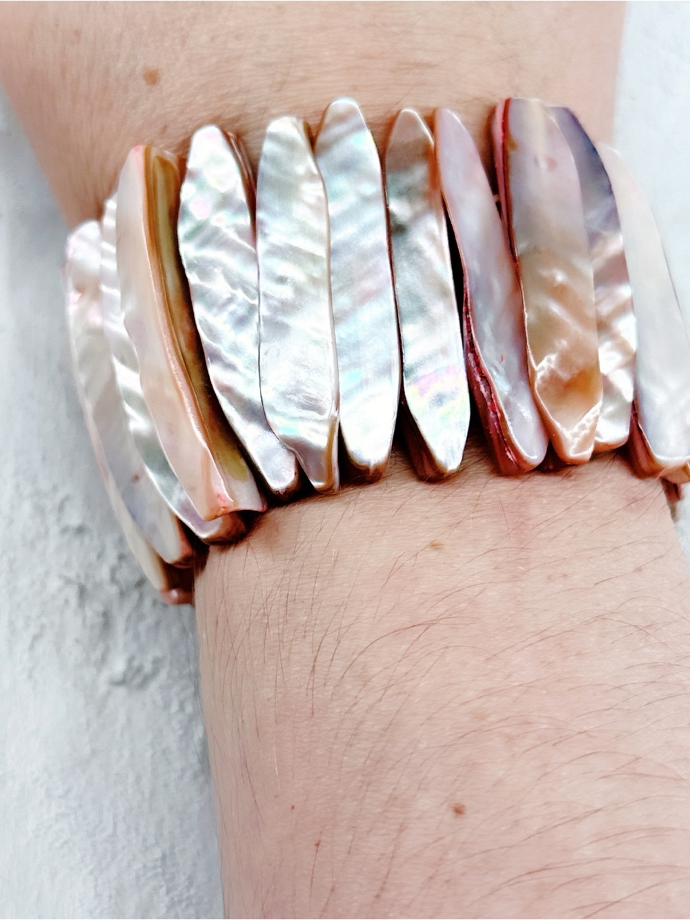 213gc. Peach Shell Bracelet Stretch